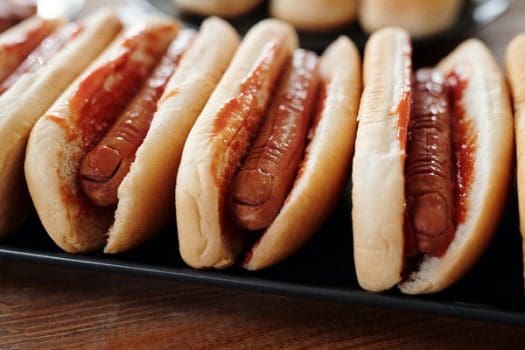 hotdogs in buns