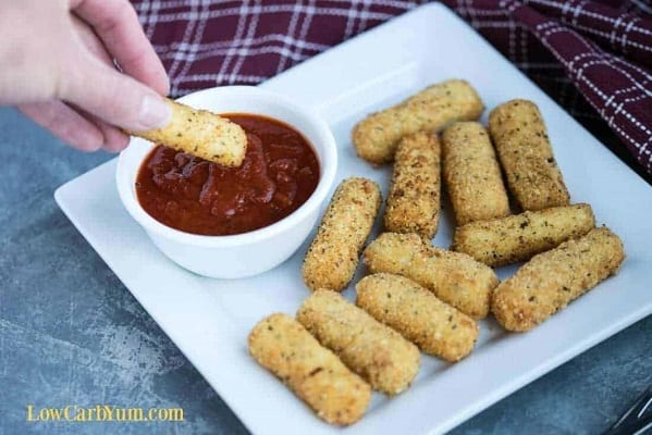 Keto mozarella sticks