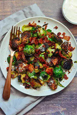 Keto brussel sprouts with bacon and garlic