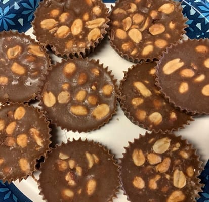 Chocolate peanut butter keto cups