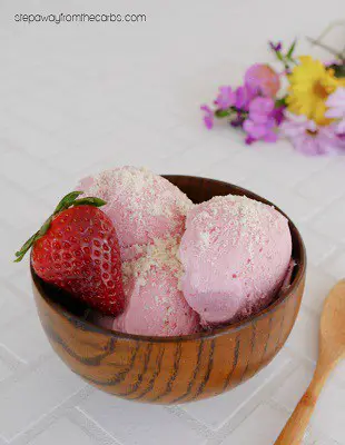 Keto strawberry cheesecake ice cream