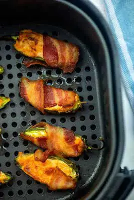 Air fryer keto jalapeno poppers
