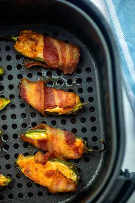 Air fryer keto jalapeno poppers