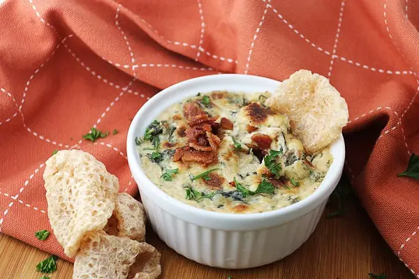 bacon and roasted garlic spinach dip