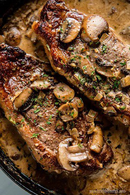 Skillet steak with mushroom sauce